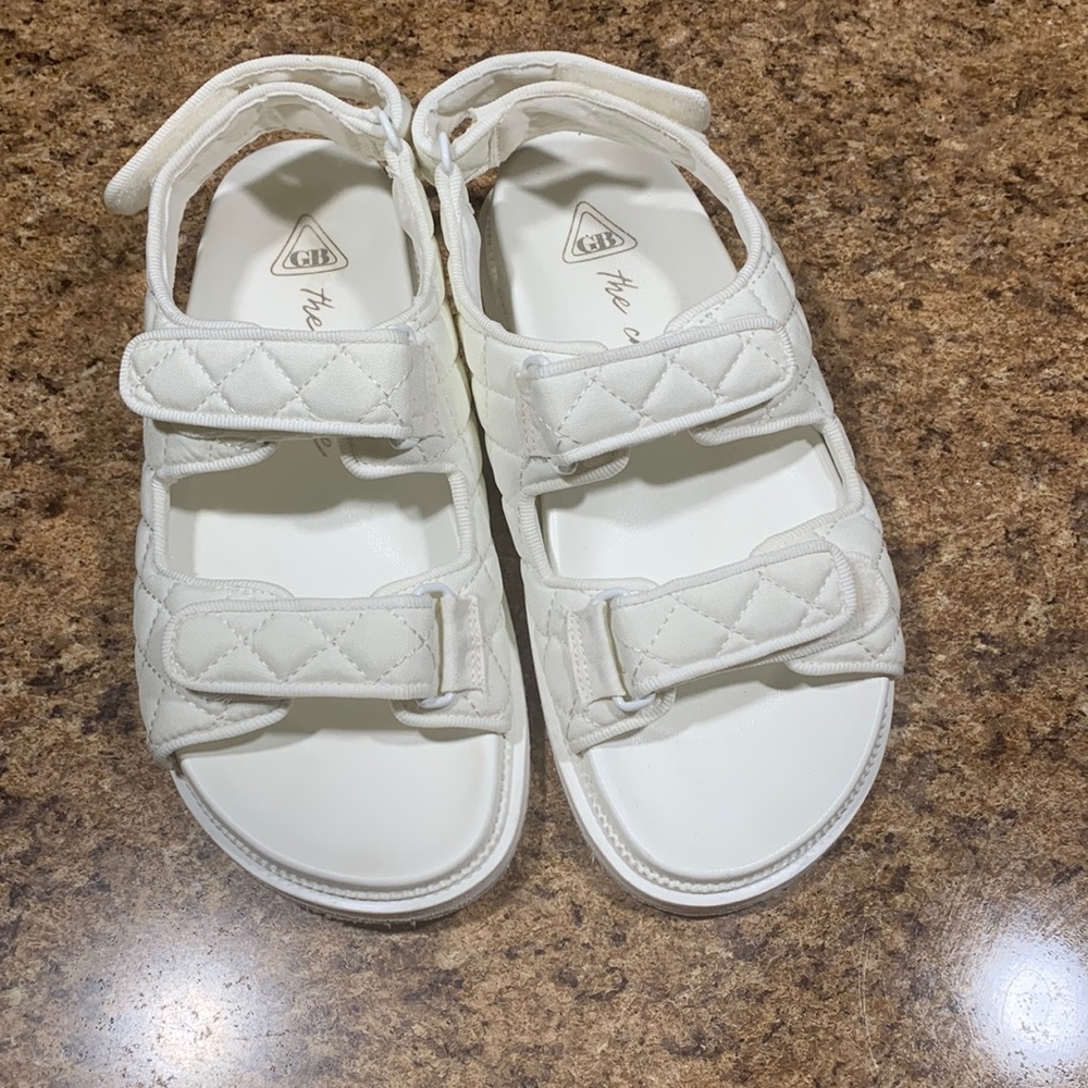 EUC WORN ONCE GB GIANNI BINI WHITE SANDALS 8.5